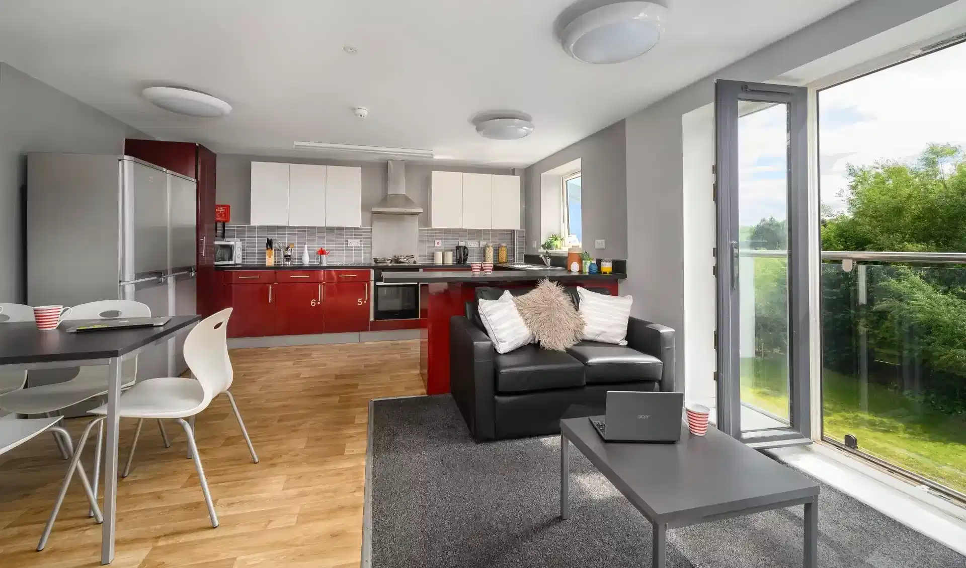 6 Bed Three Floor Flat- Deluxe - Kitchen