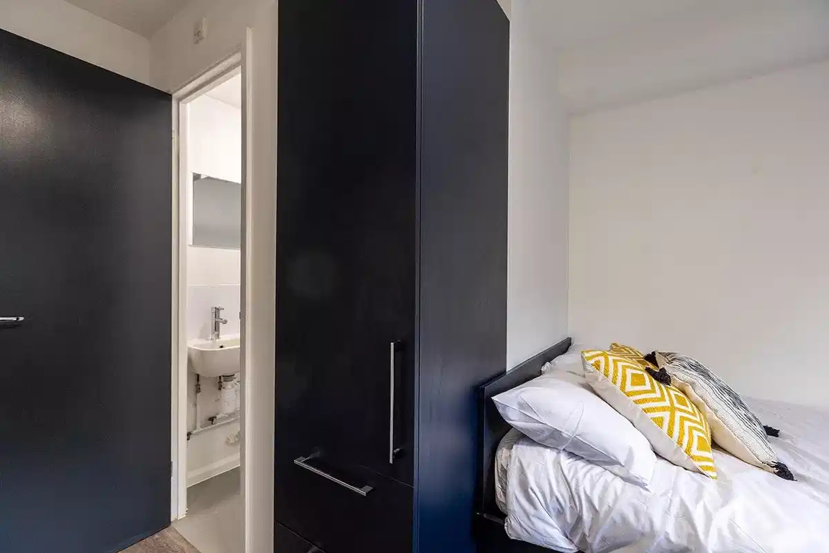 Premium Ensuite - Bedroom