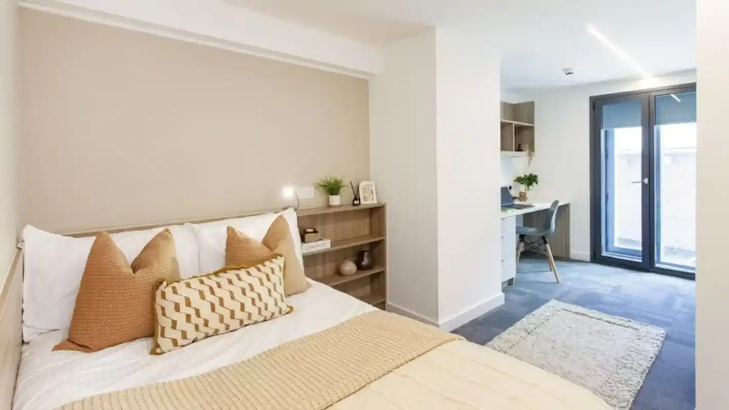 Deluxe-Plus Single Ensuite - Bedroom