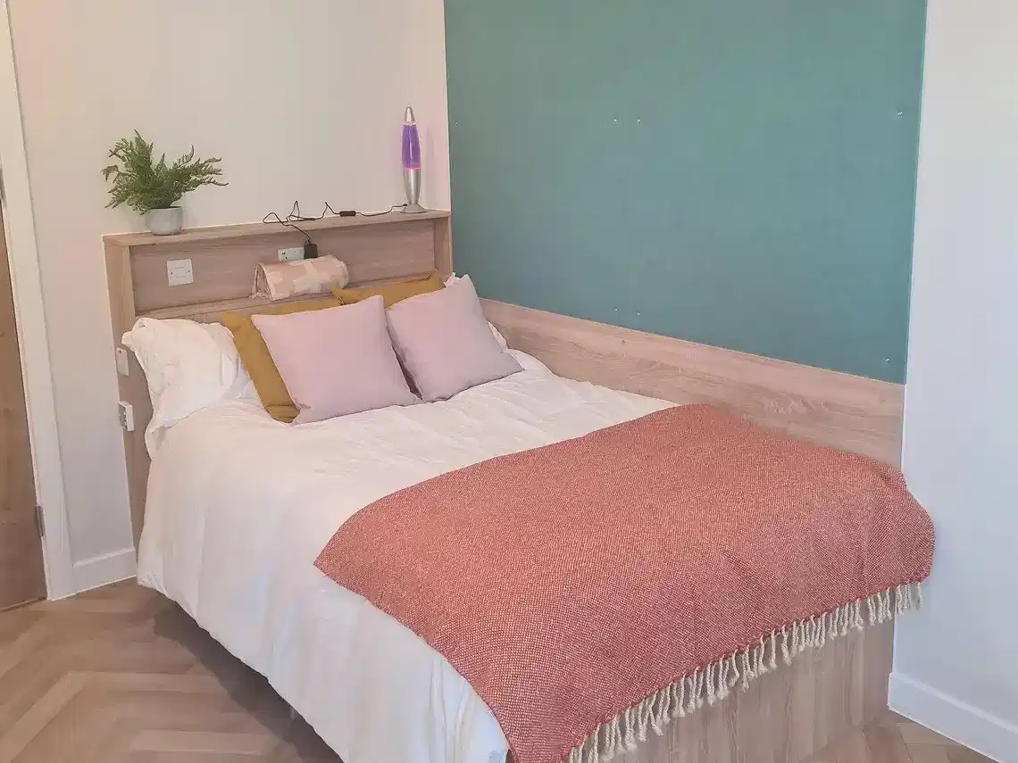 Deluxe Ensuite - Bedroom