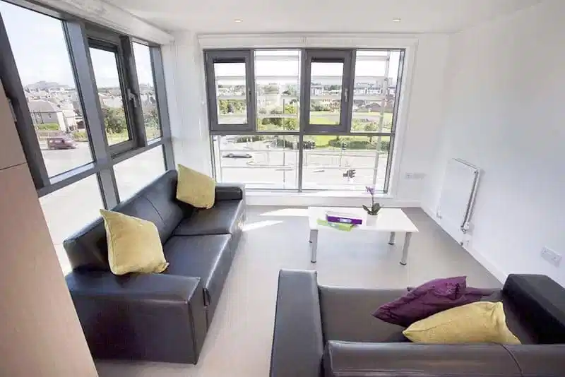 Classic Ensuite Plus - Common Area