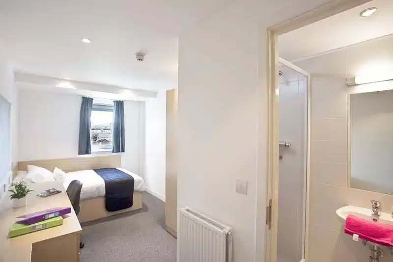 Classic Ensuite Plus - Bedroom