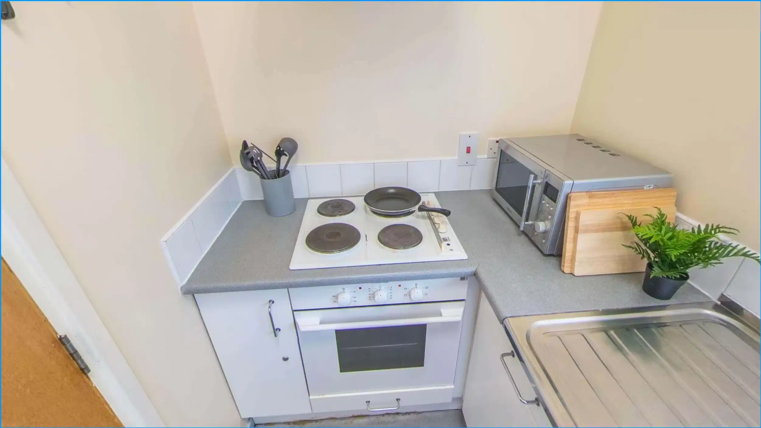 Twin Studio - Kitchen