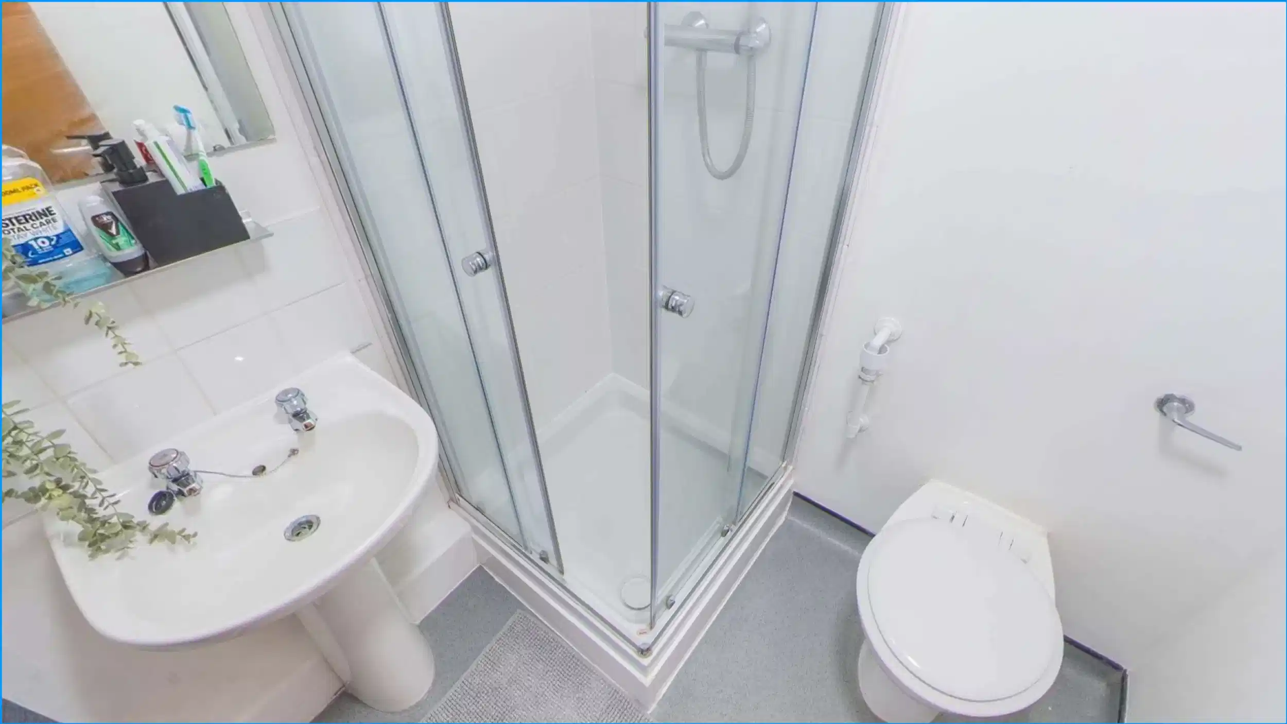 Large Ensuite - Bathroom