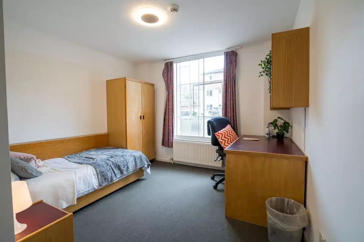 Large Ensuite - Bedroom