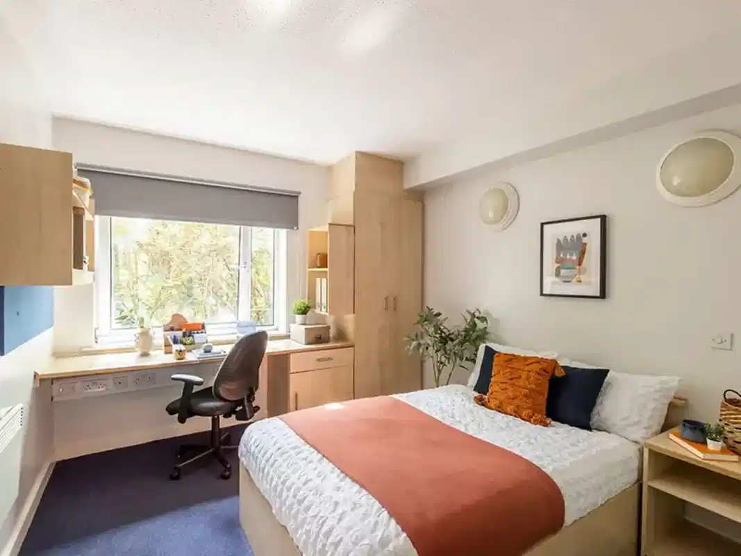 5 Bed Premium Ensuite - Bedroom