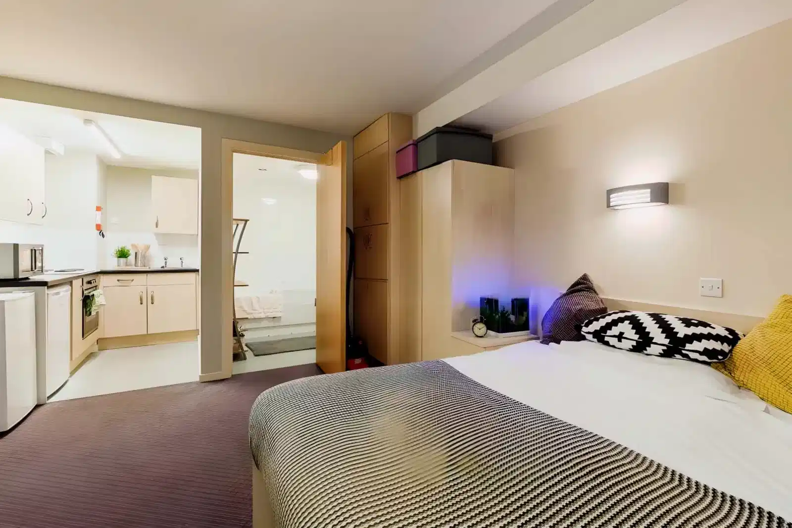 Studio – Gold - Bedroom