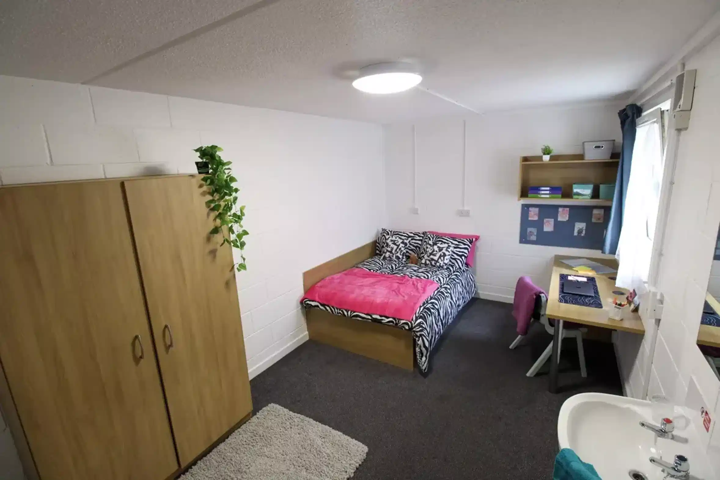 Non Ensuite - Gold - Bedroom
