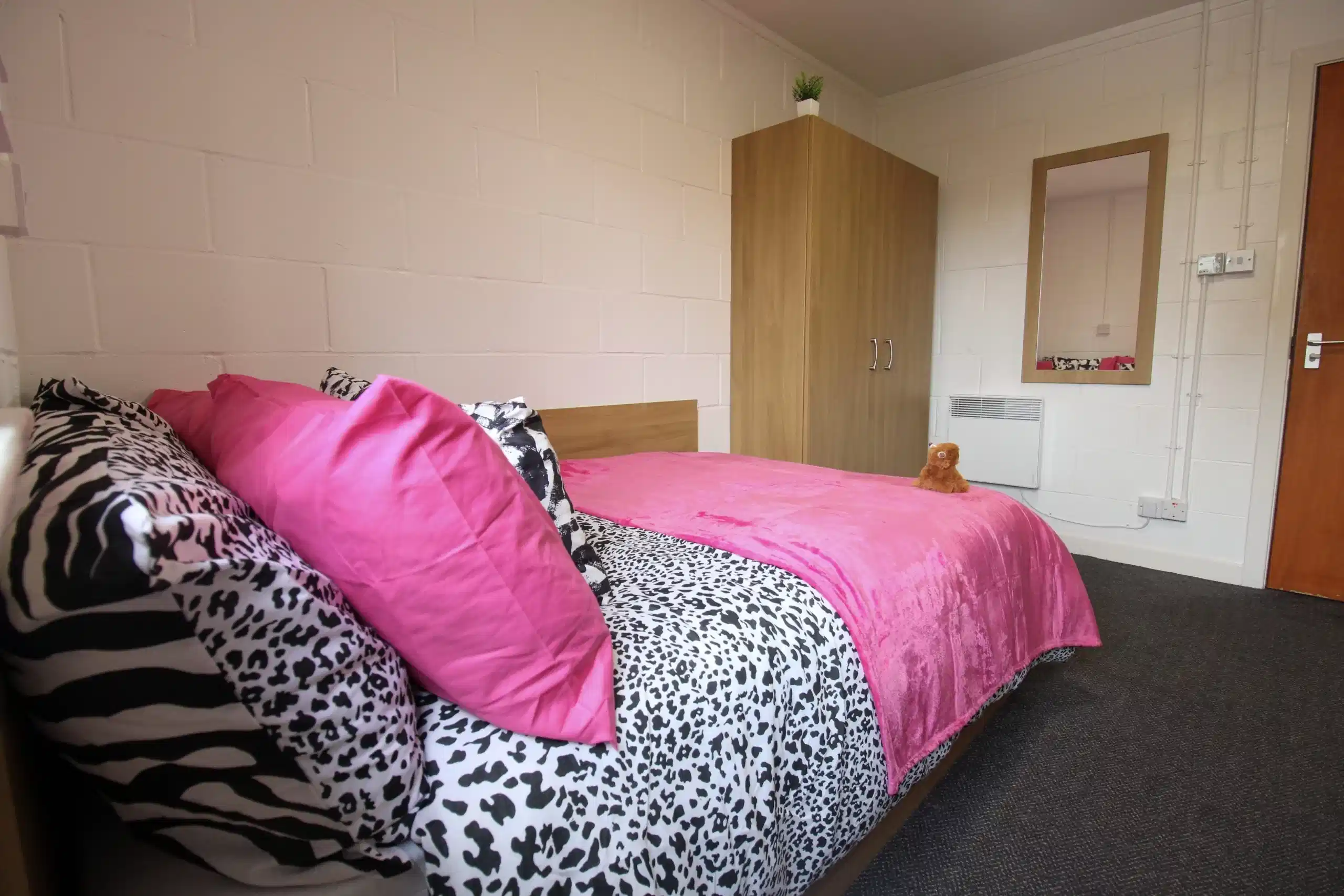 Non Ensuite - Silver - Bedroom