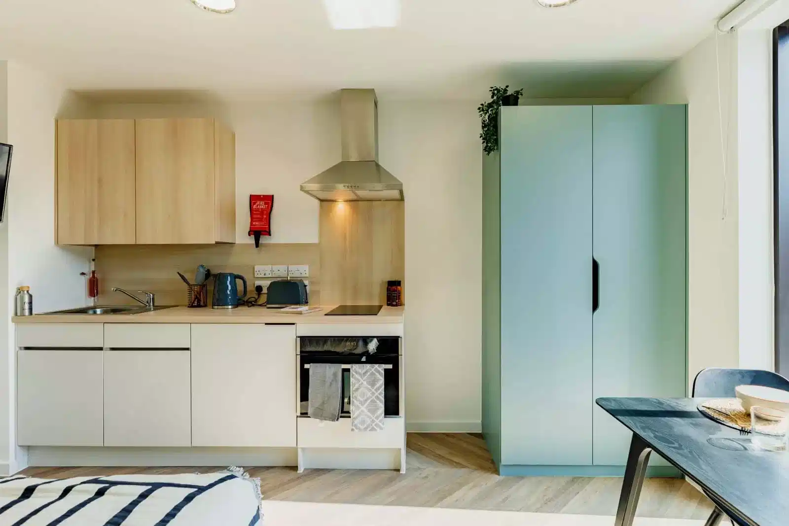 Bronze Studio - Kitchen