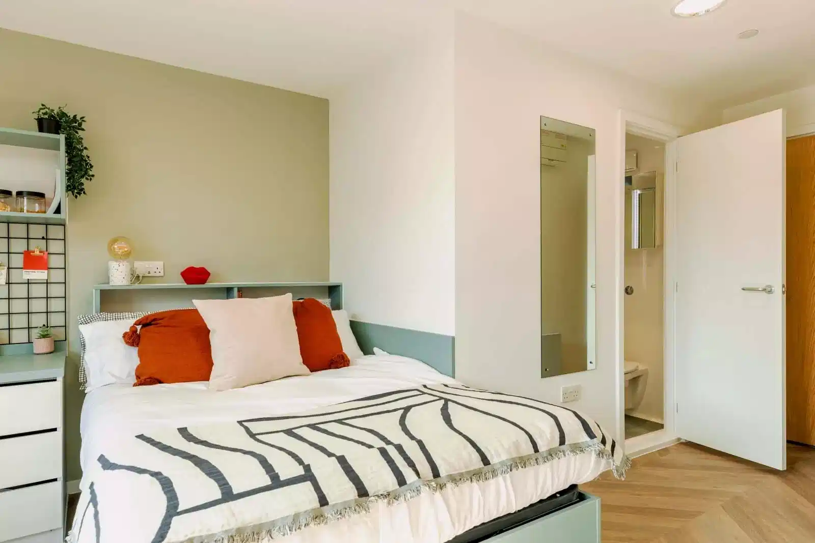 Bronze Studio - Bedroom
