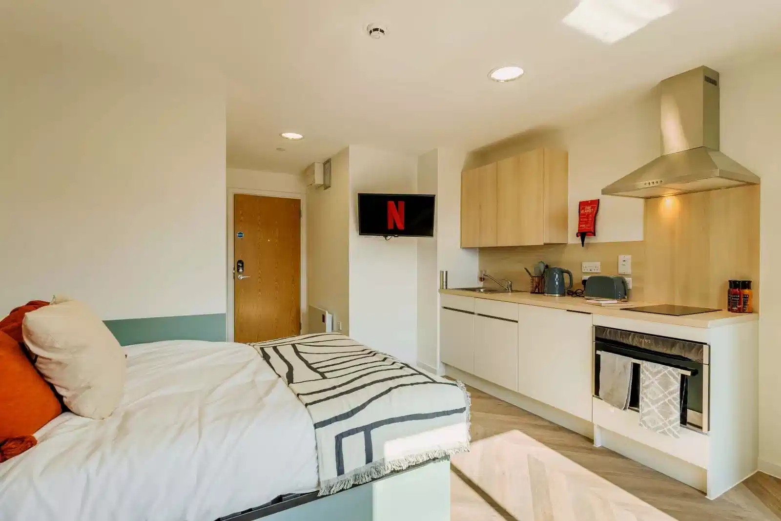 Bronze Studio - Bedroom