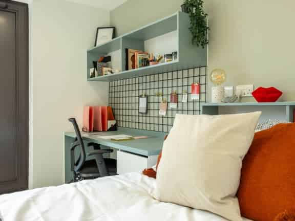 Silver Studio - Bedroom