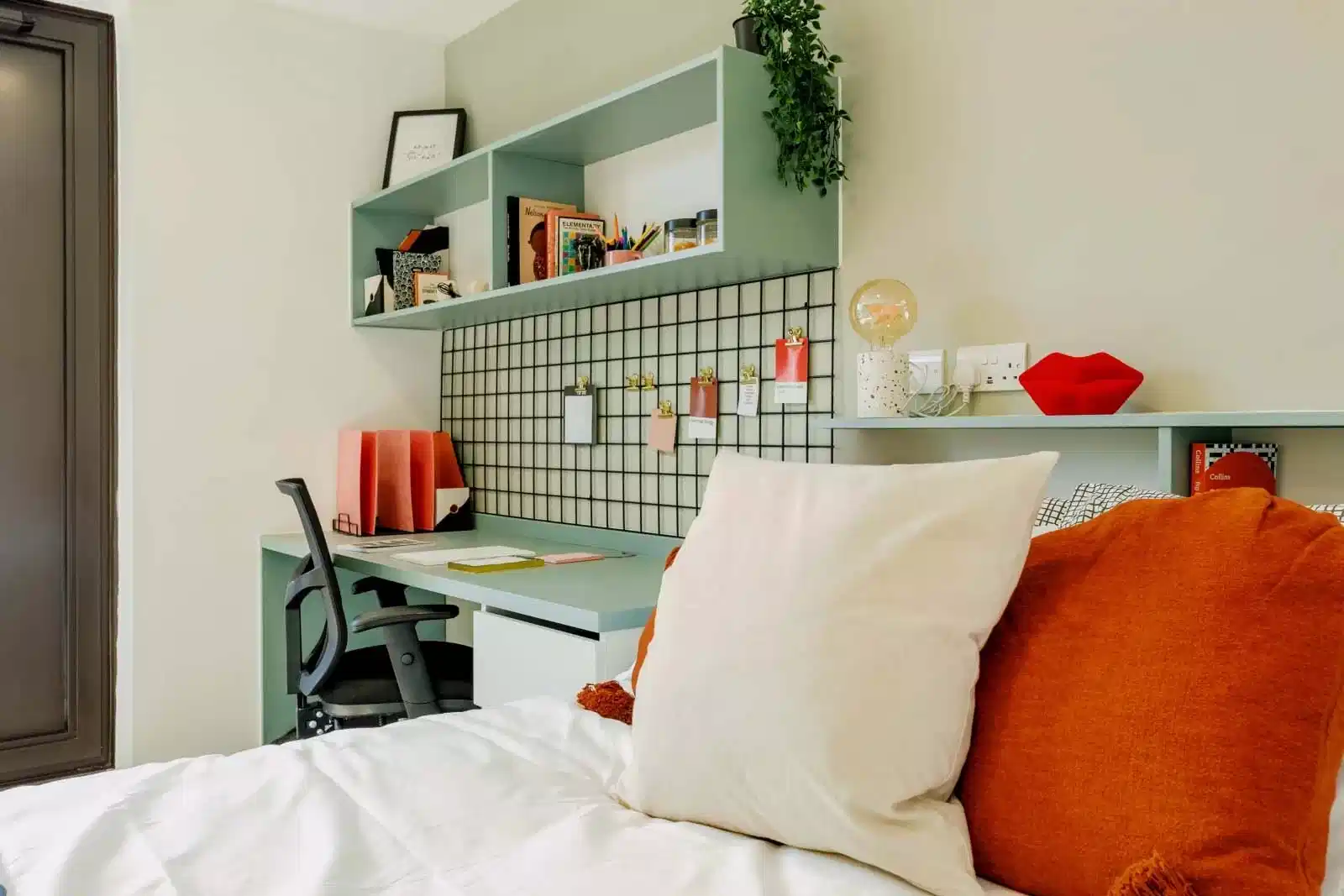 Bronze Studio - Bedroom