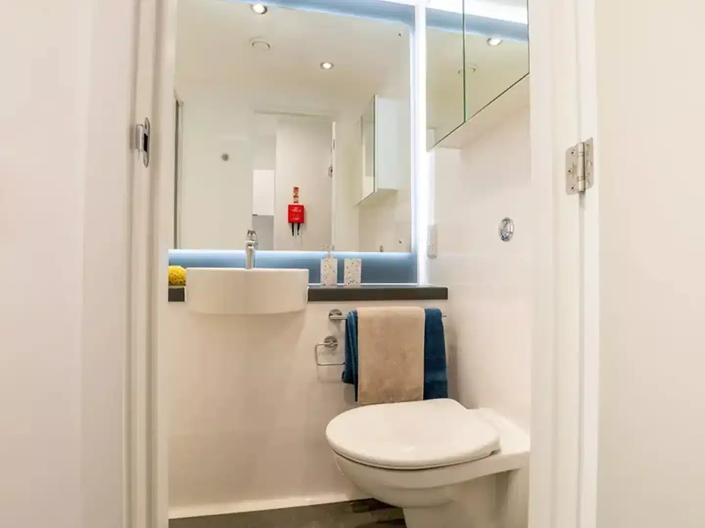 Premium Studio - Bathroom