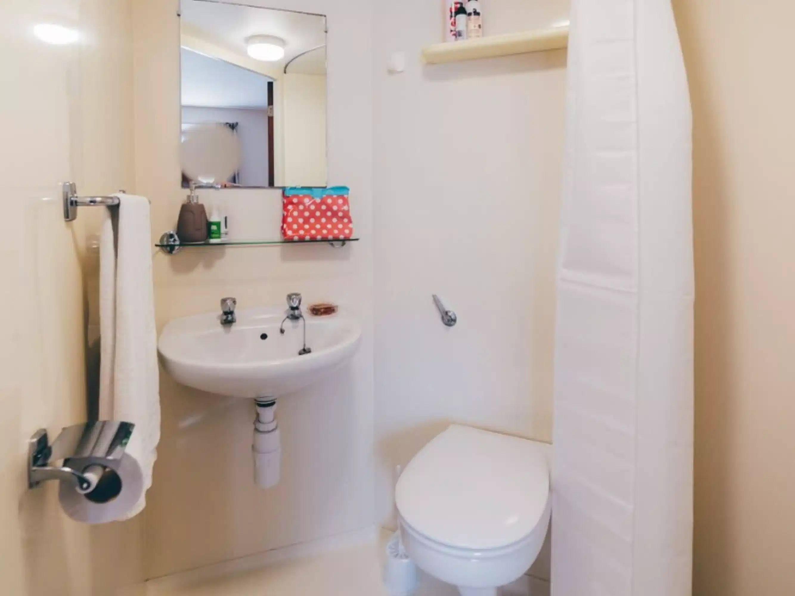 Single Ensuite Rooms - Bathroom