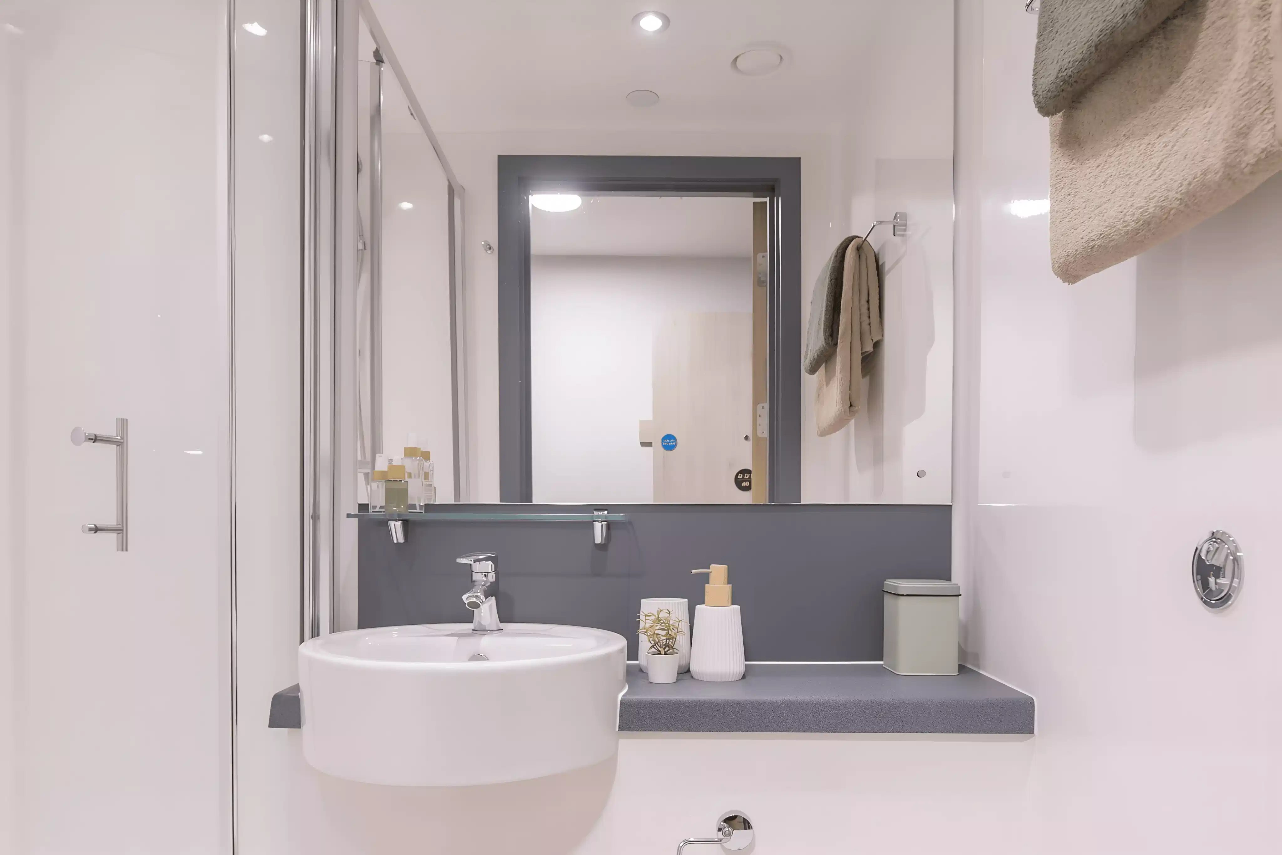 Classic Plus Ensuite - Bathroom