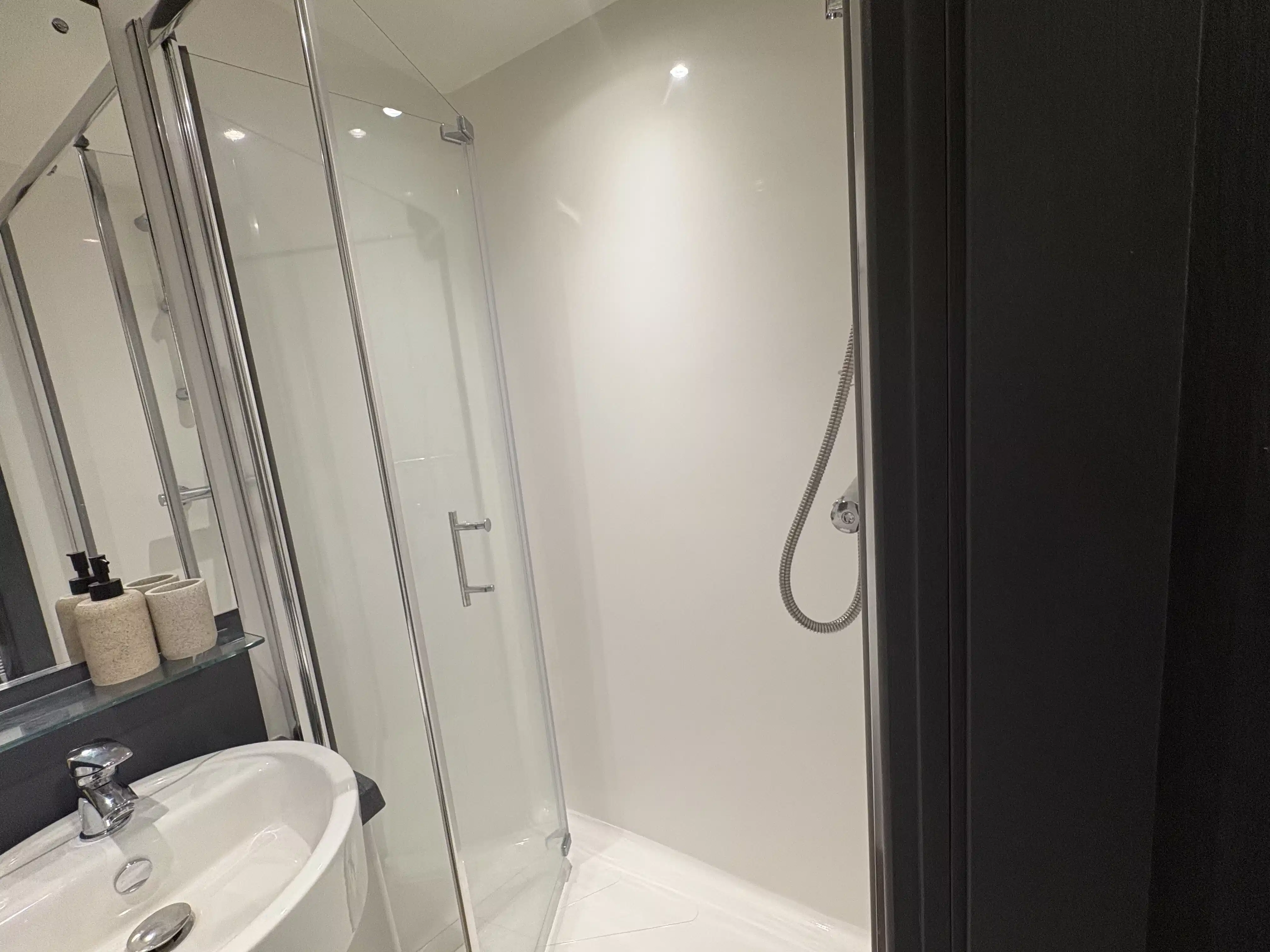 Classic Plus Ensuite - Bathroom