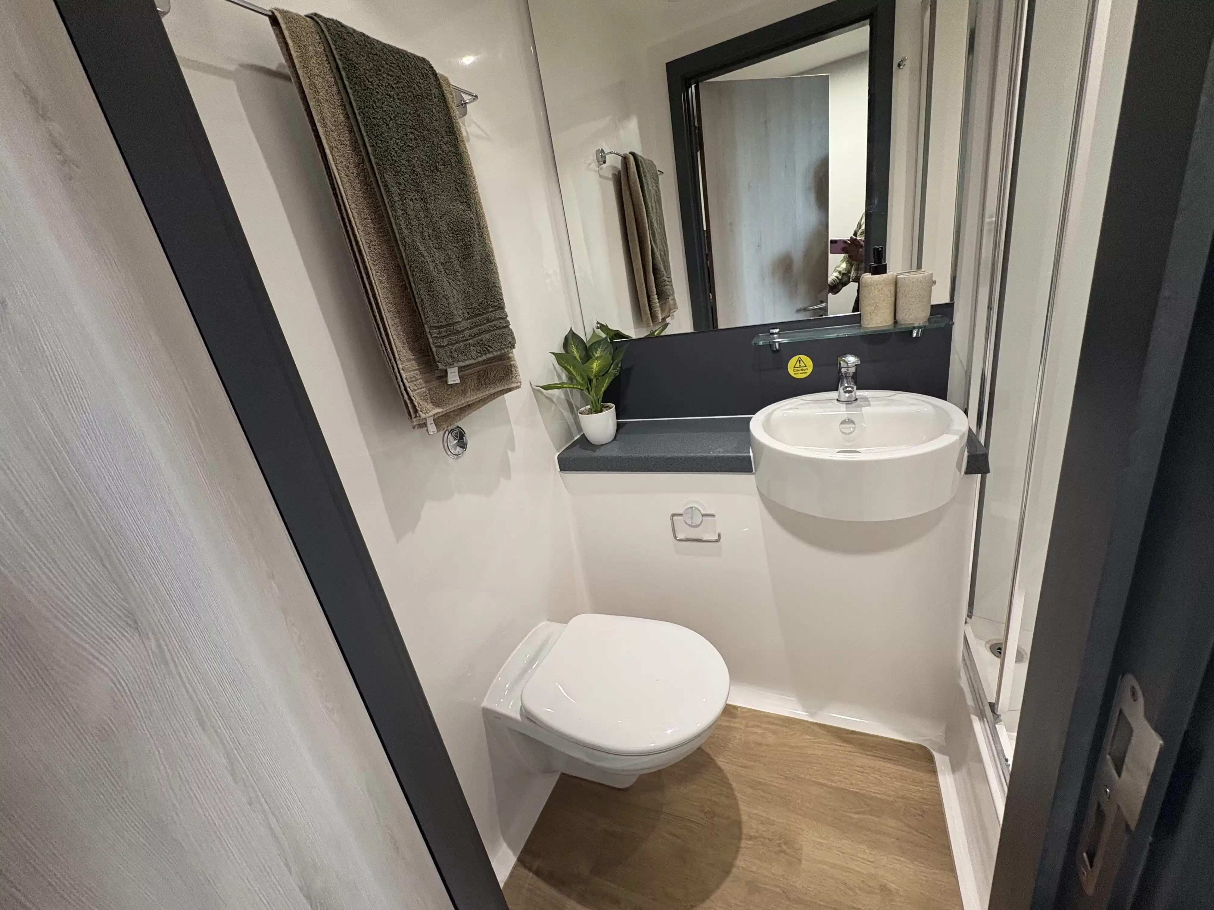 Classic Plus Ensuite - Bathroom