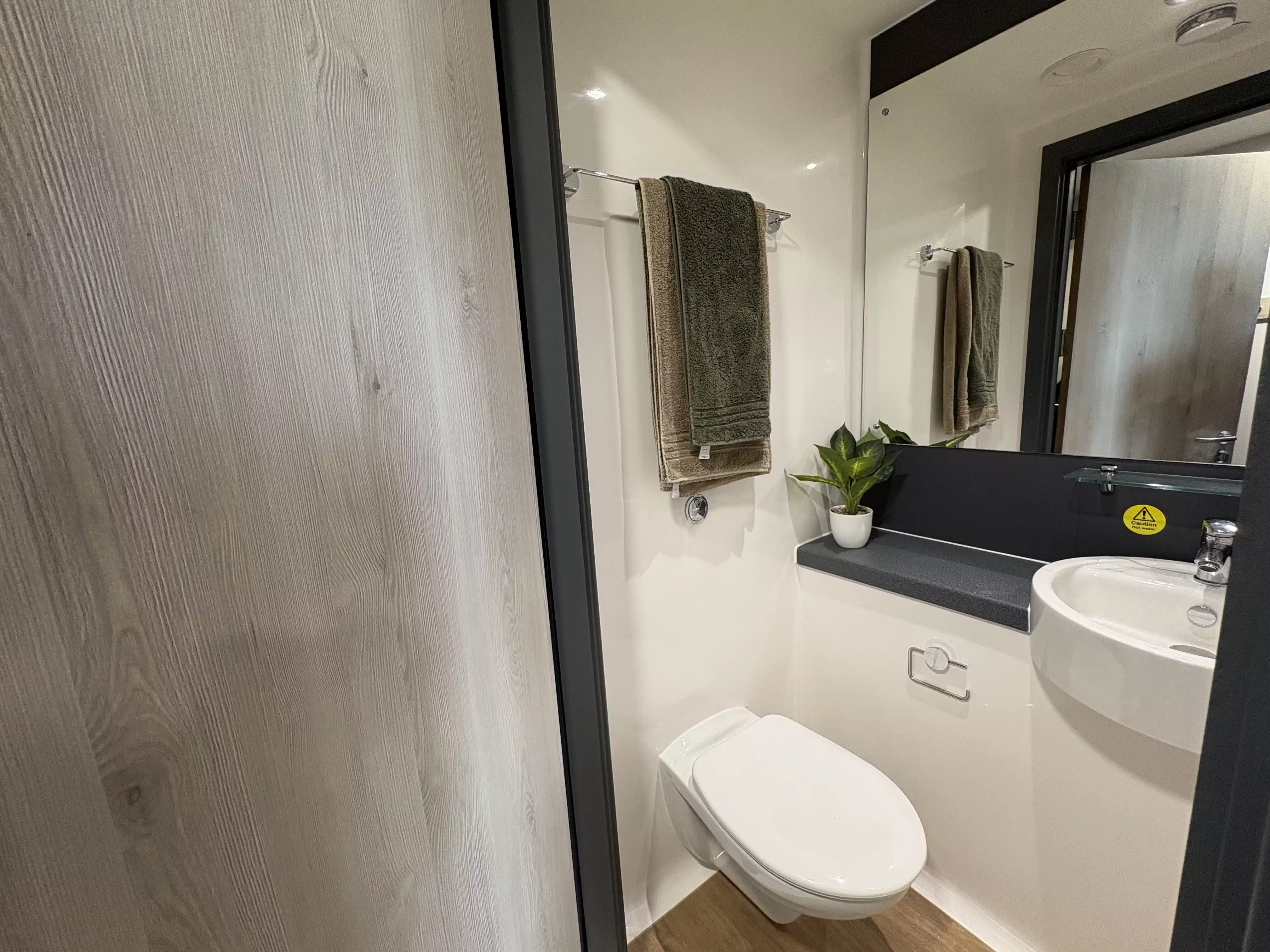 Classic Plus Ensuite - Bathroom