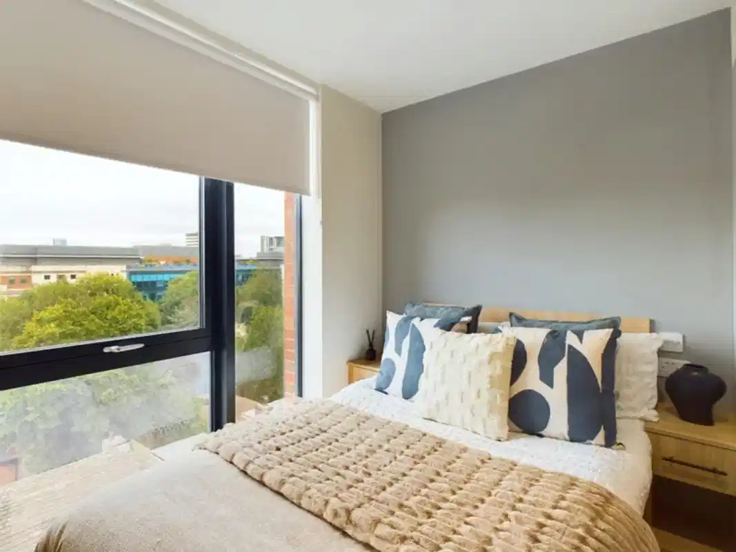 Large Studio - Bedroom