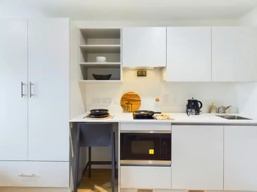 Large Studio - Kitchen