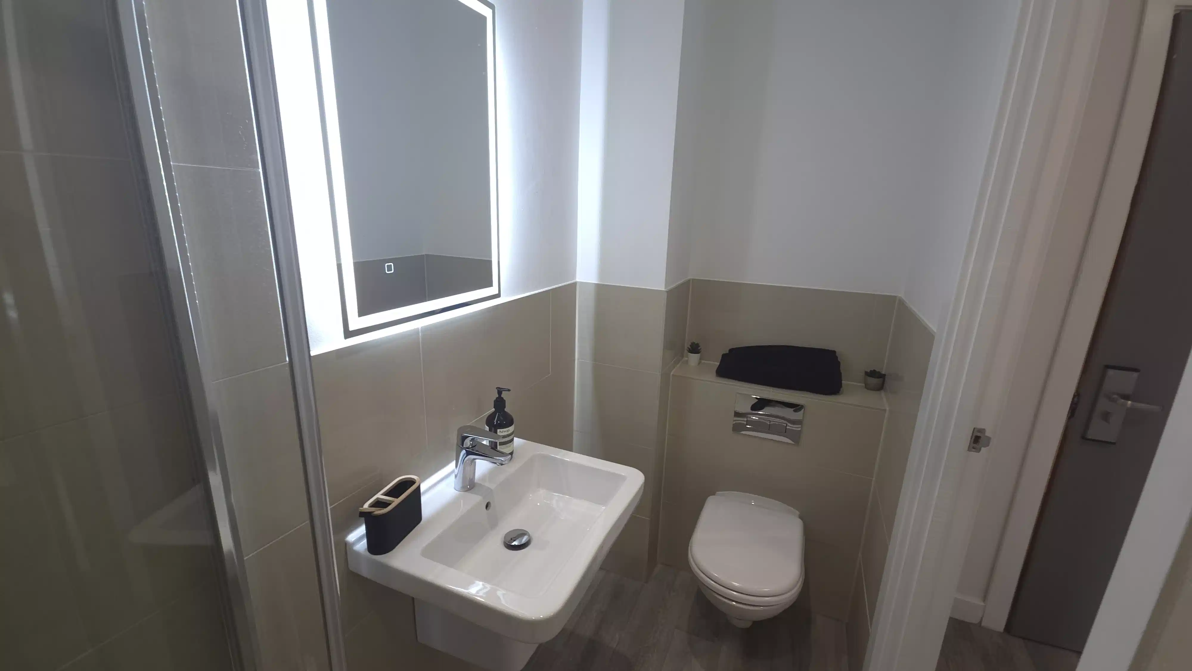 Riverside Ensuite Room - Bathroom