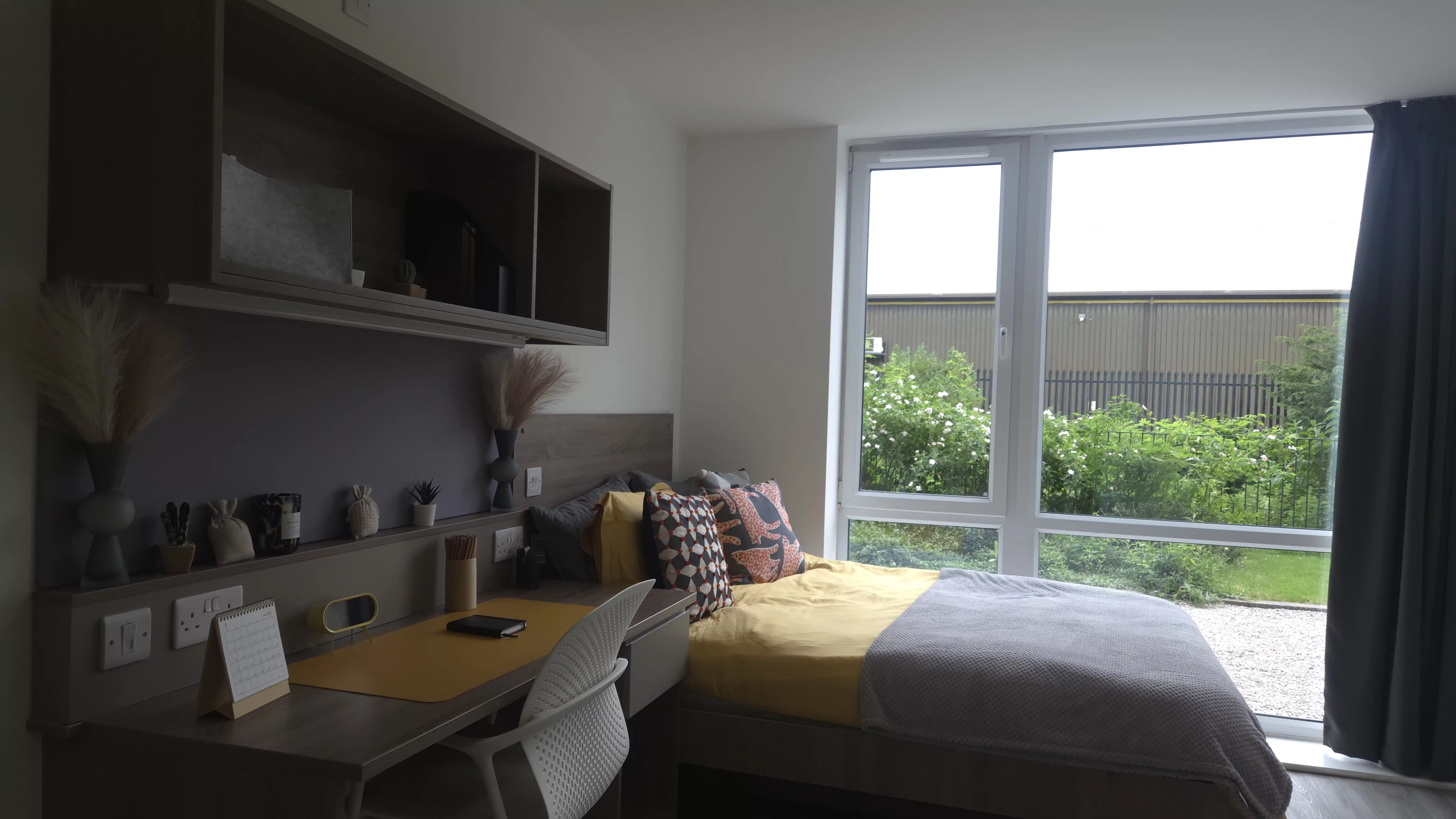Riverside Ensuite Room - Bedroom