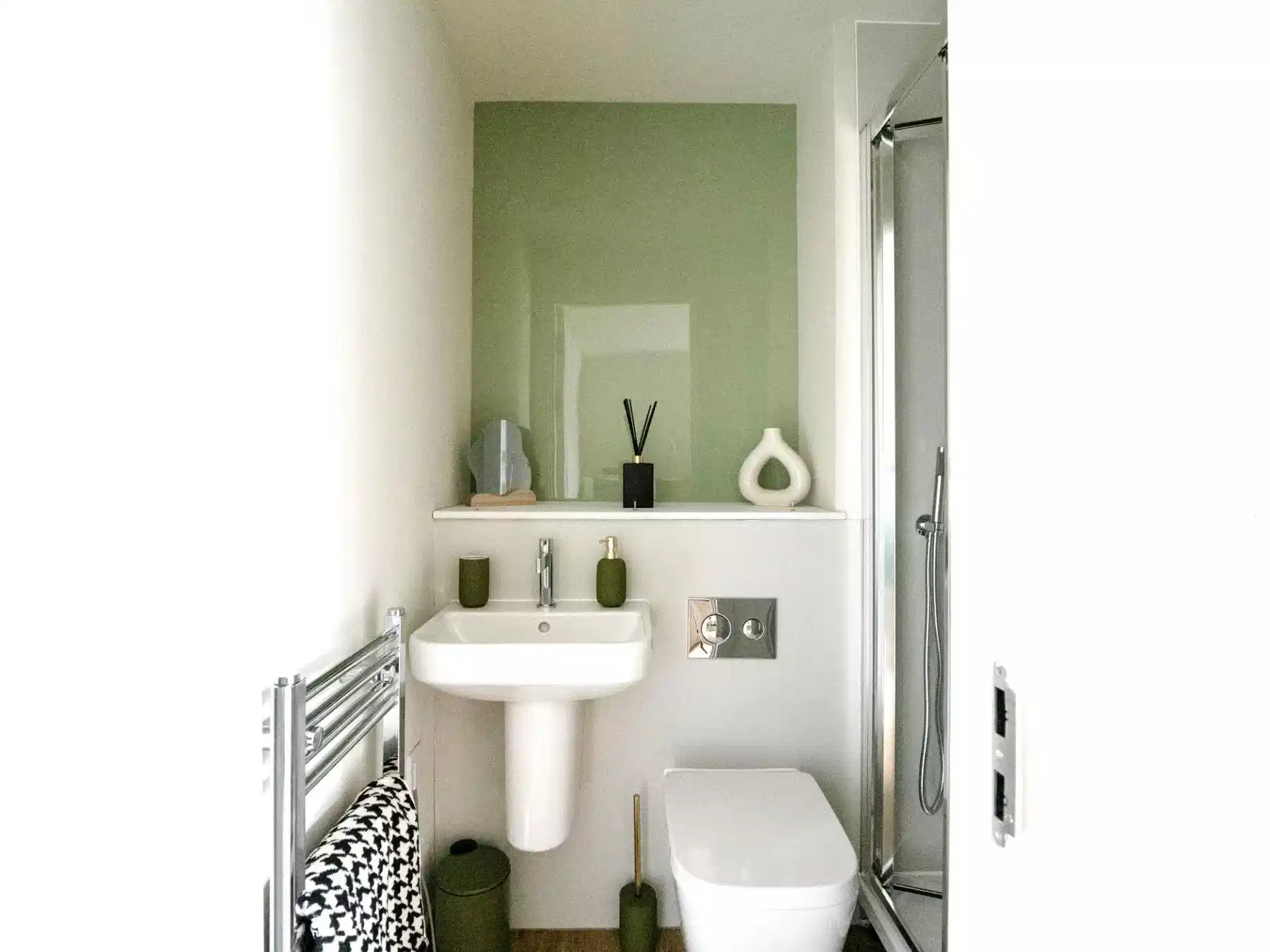 Deluxe Studio - Bathroom