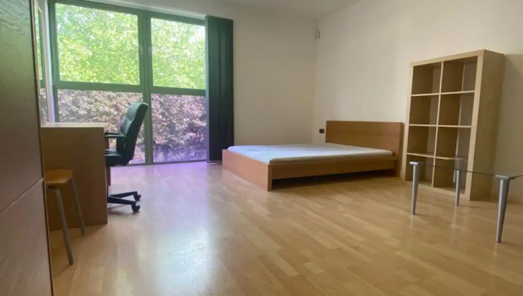 Large Premier Studios - Bedroom