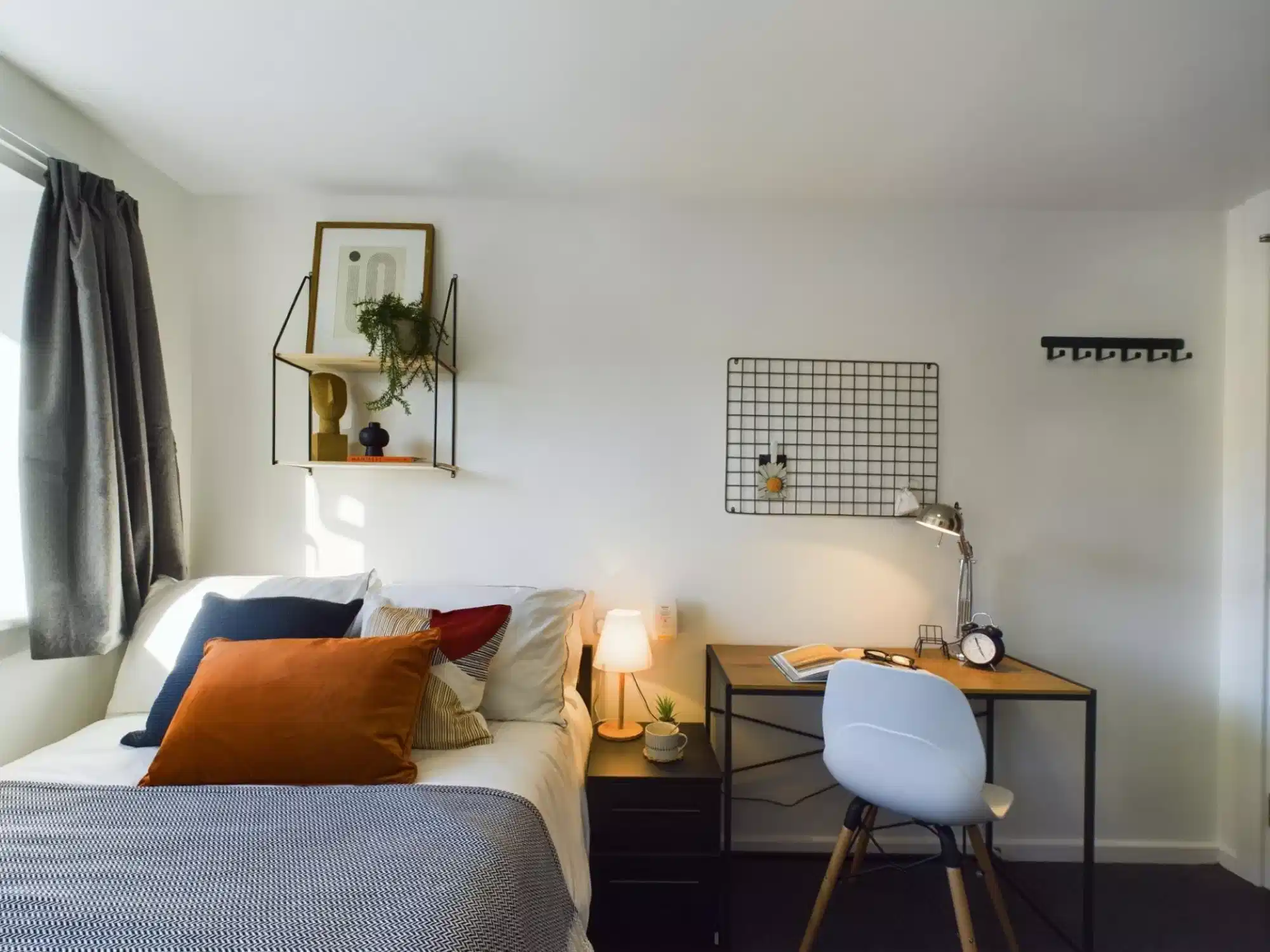 6 Bedroom House - Bedroom