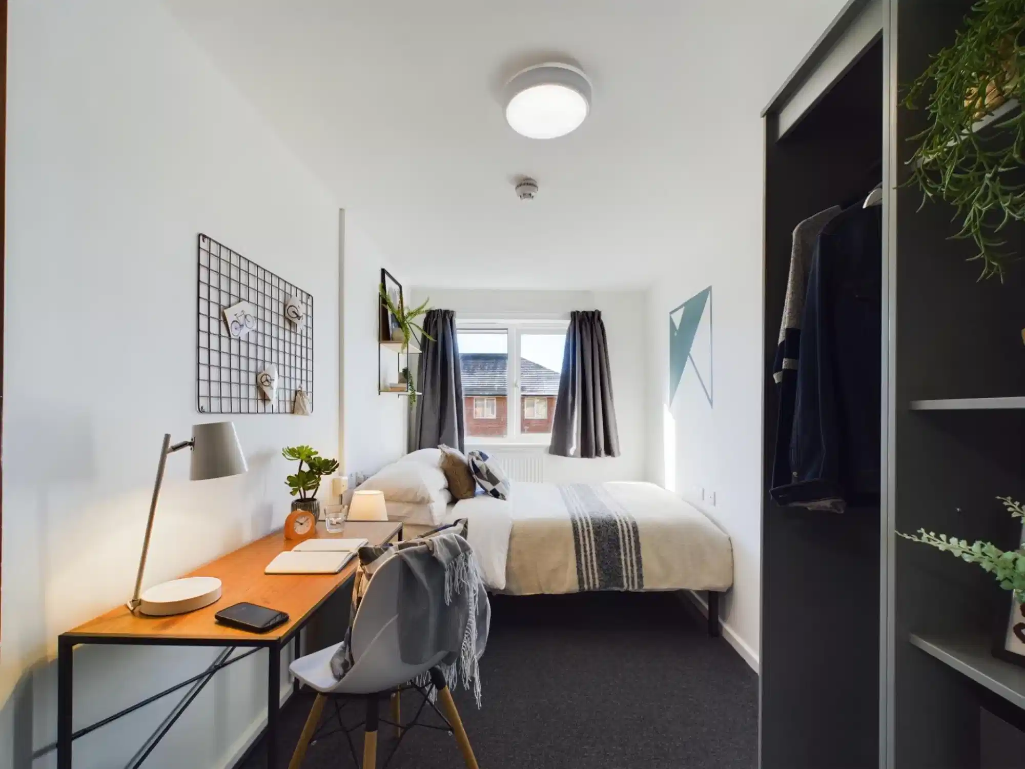 6 Bedroom House - Bedroom