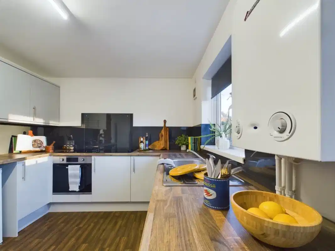 6 Bedroom House - Kitchen