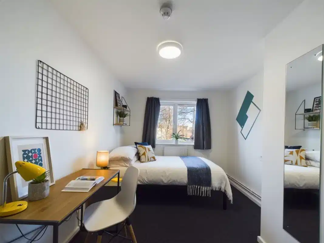 6 Bedroom House - Bedroom