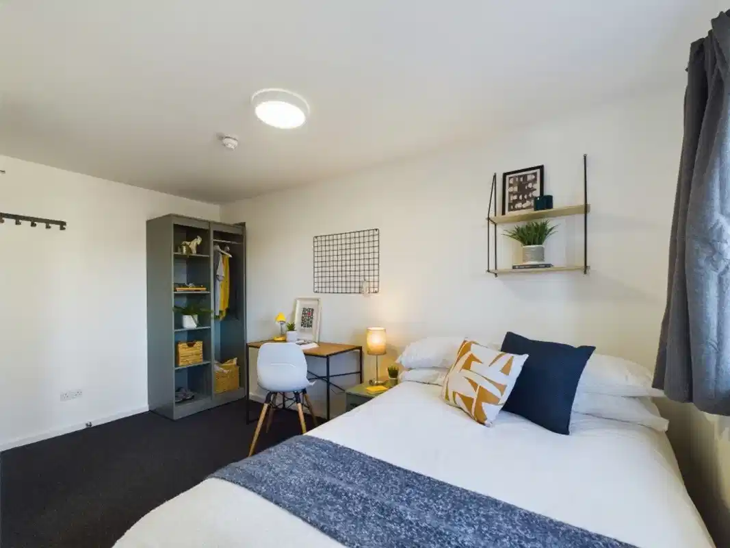 6 Bedroom House - Bedroom