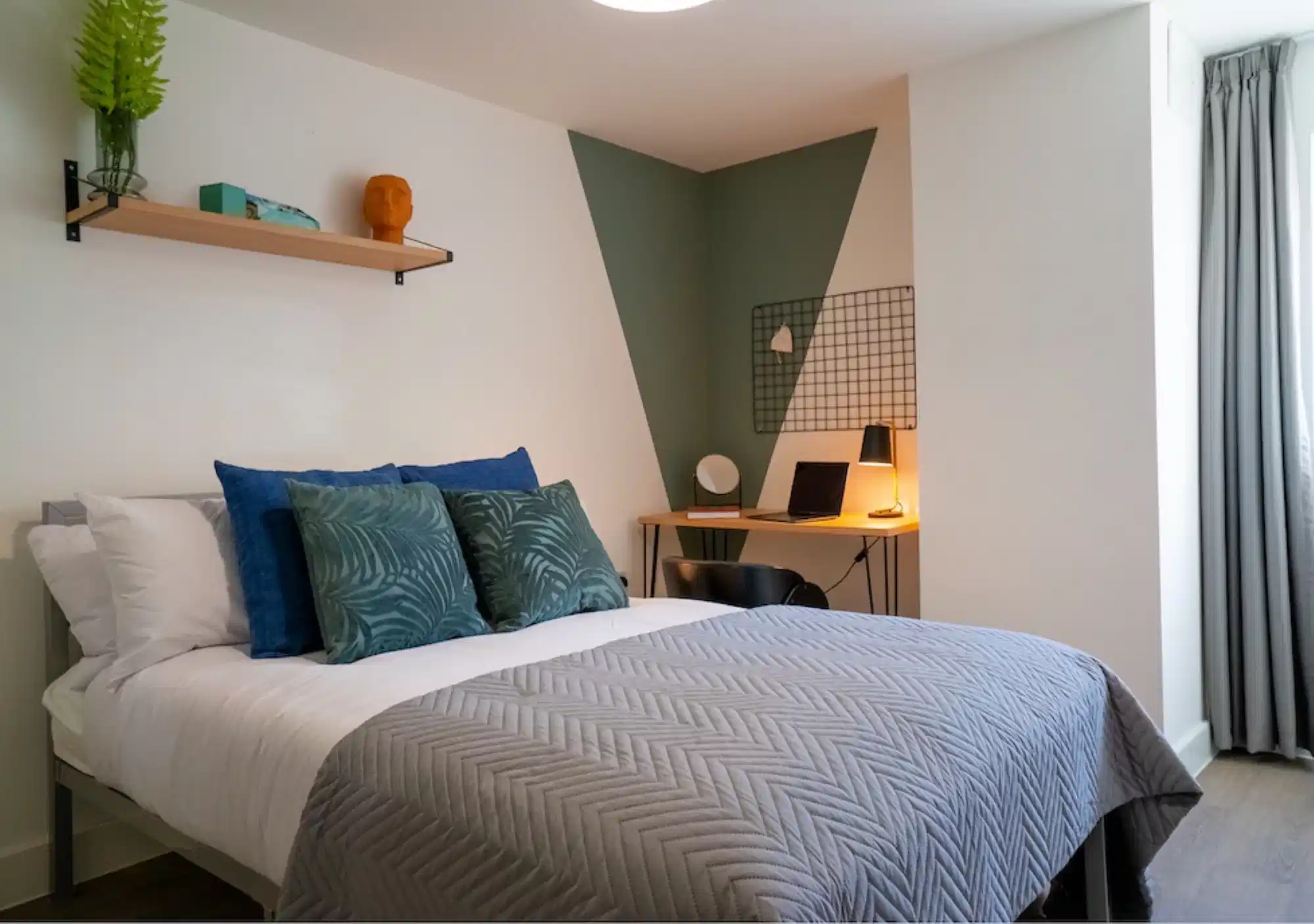 5 Bedroom House - Bedroom