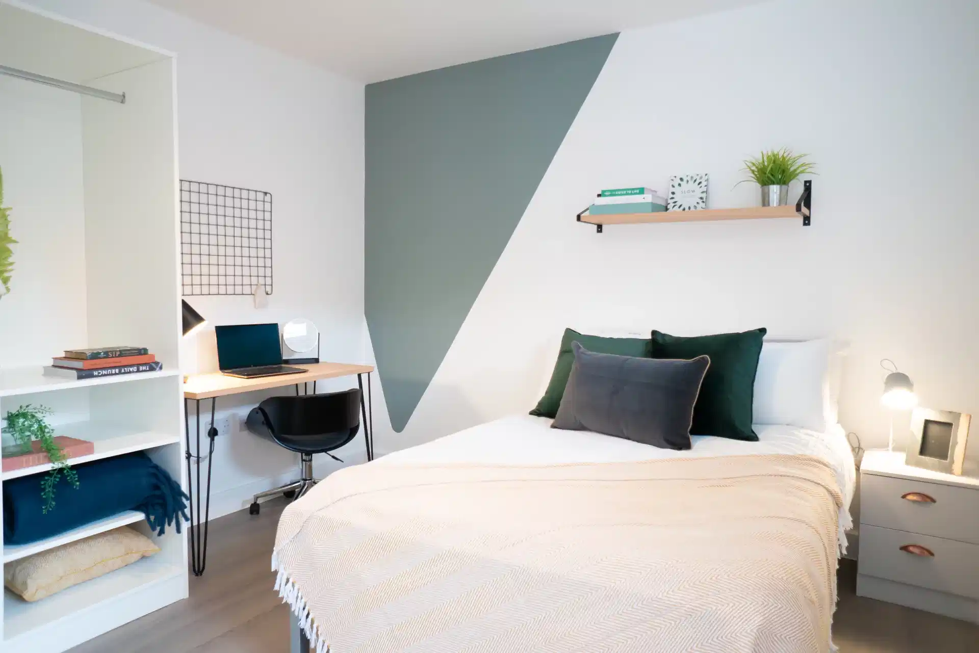 9 Bedroom House - Bedroom