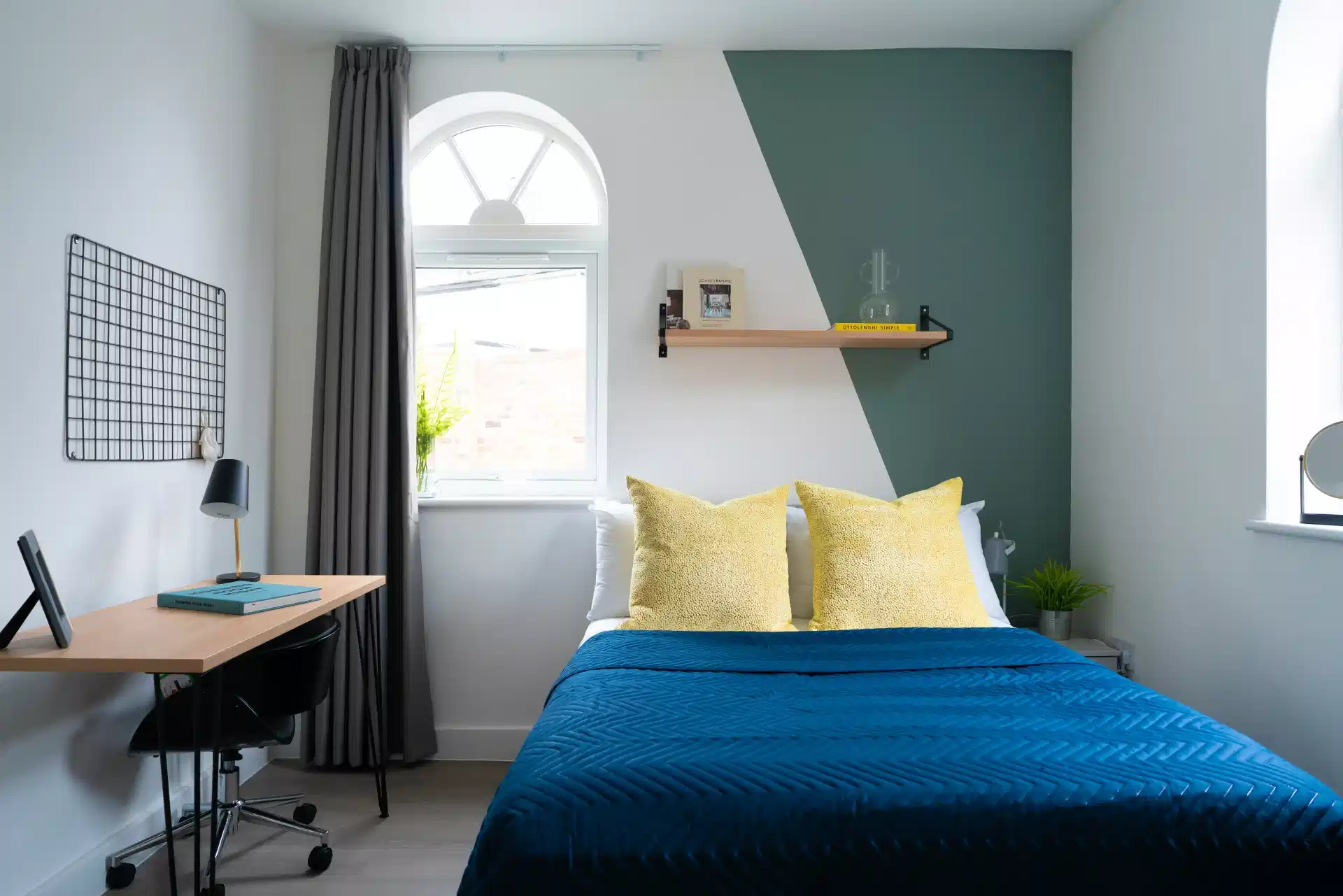 7 Bedroom House - Bedroom