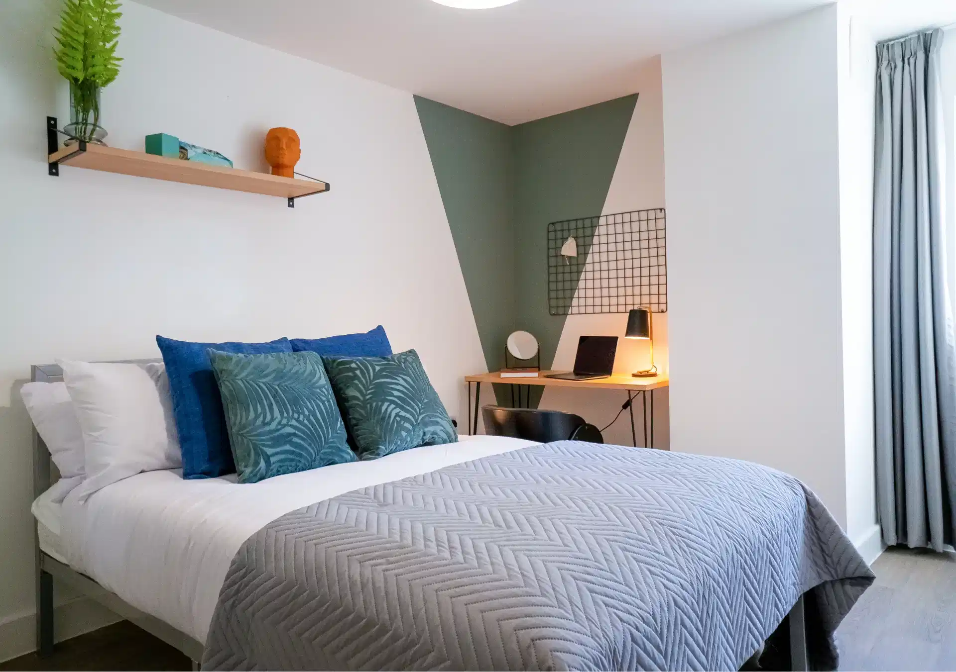 7 Bedroom House - Bedroom