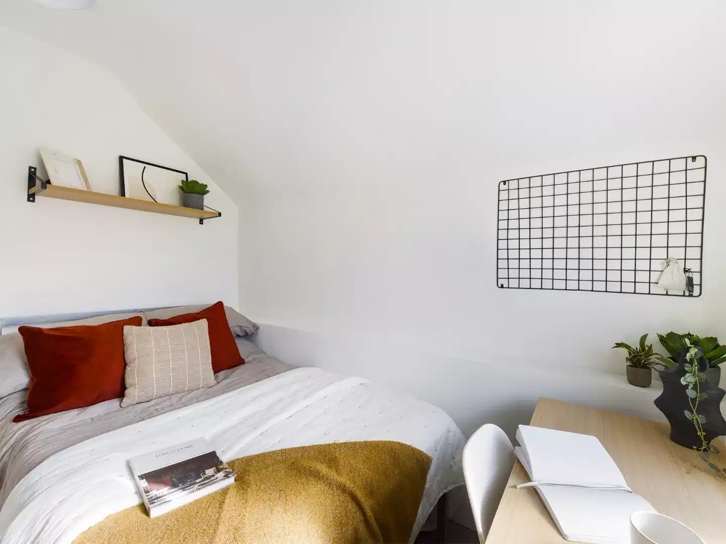 6 Bedroom House - Bedroom
