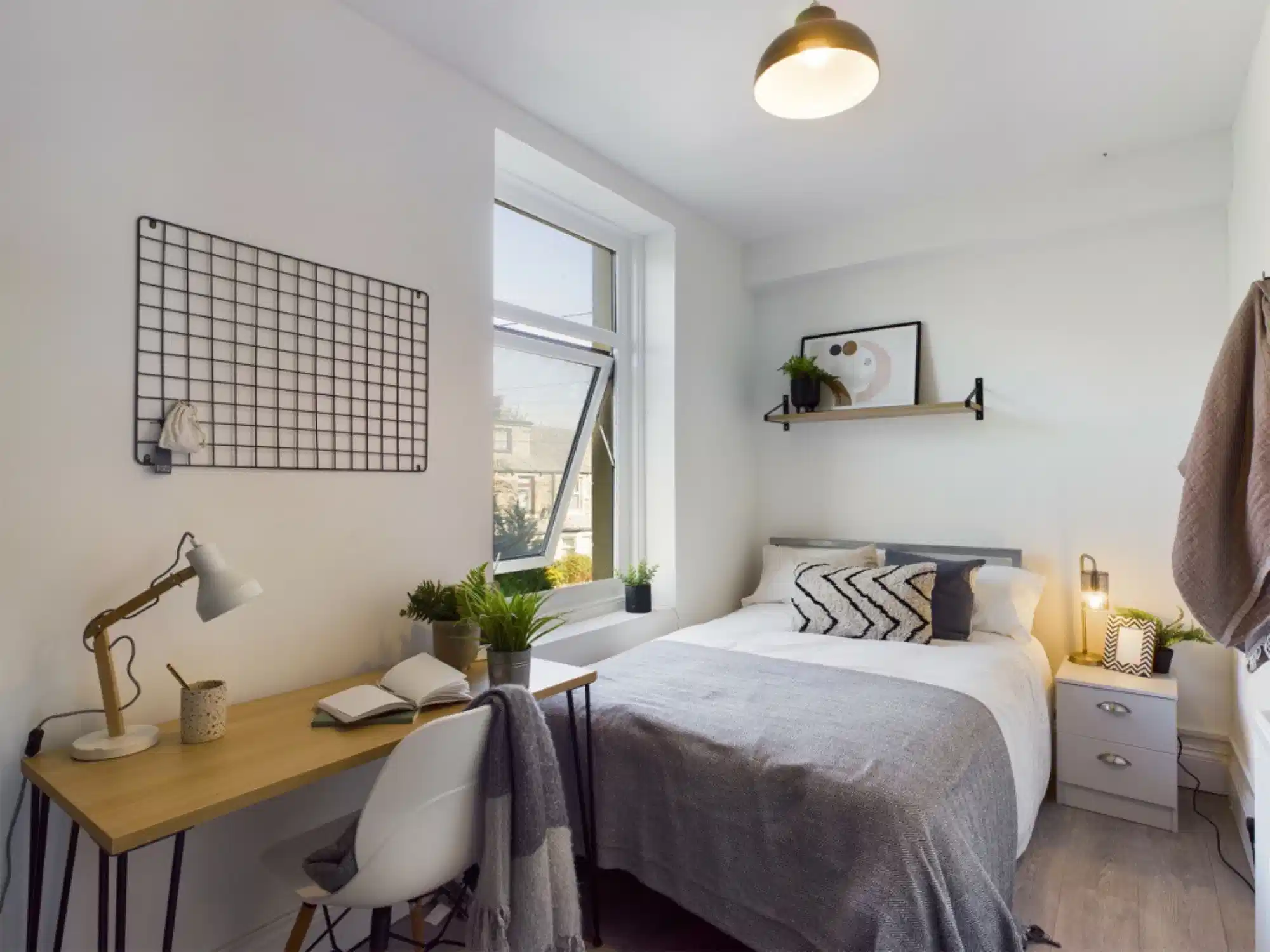 6 Bedroom House - Bedroom