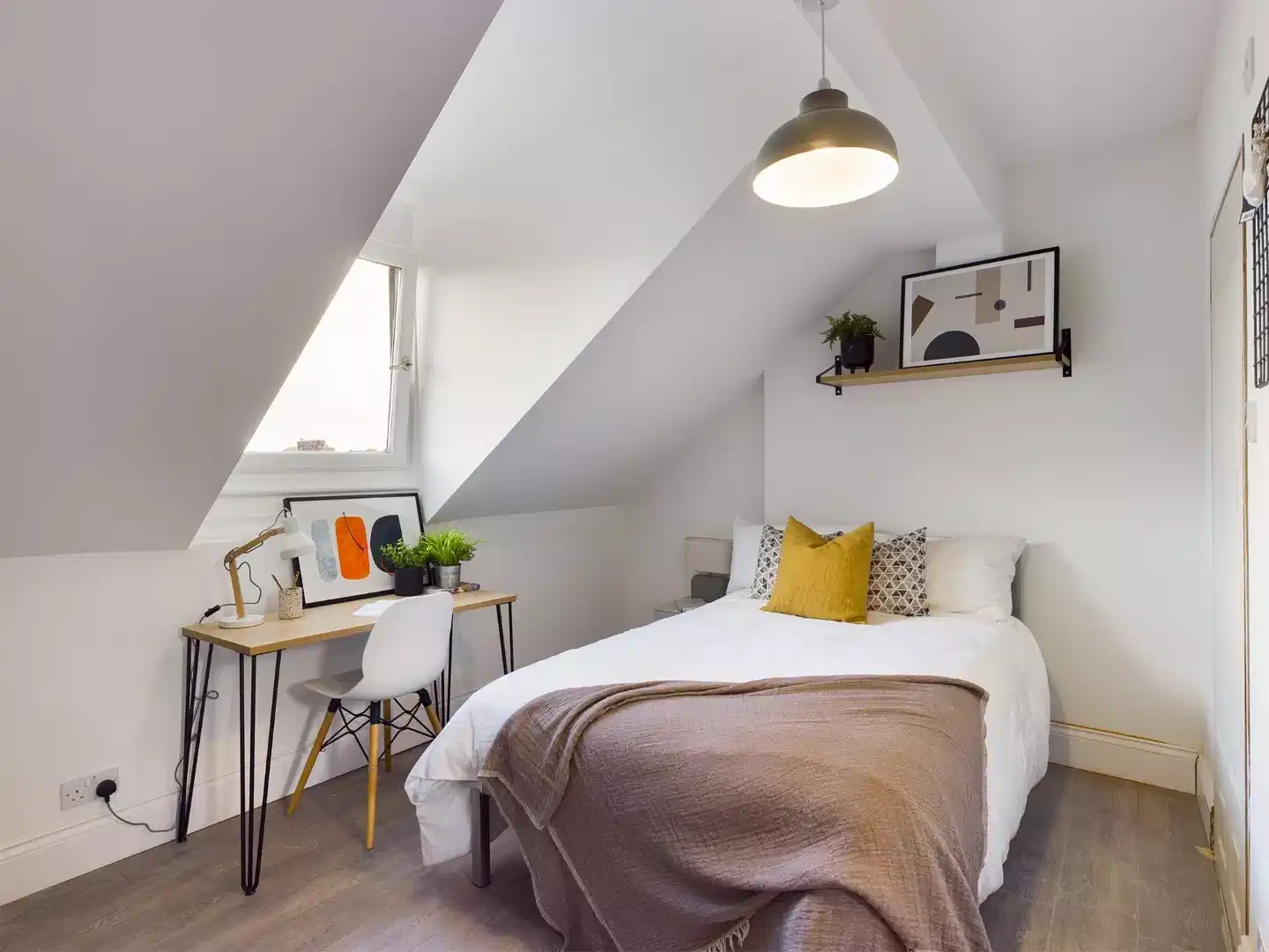 6 Bedroom House - Bedroom