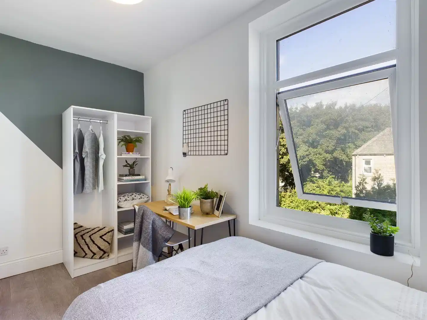 6 Bedroom House - Bedroom
