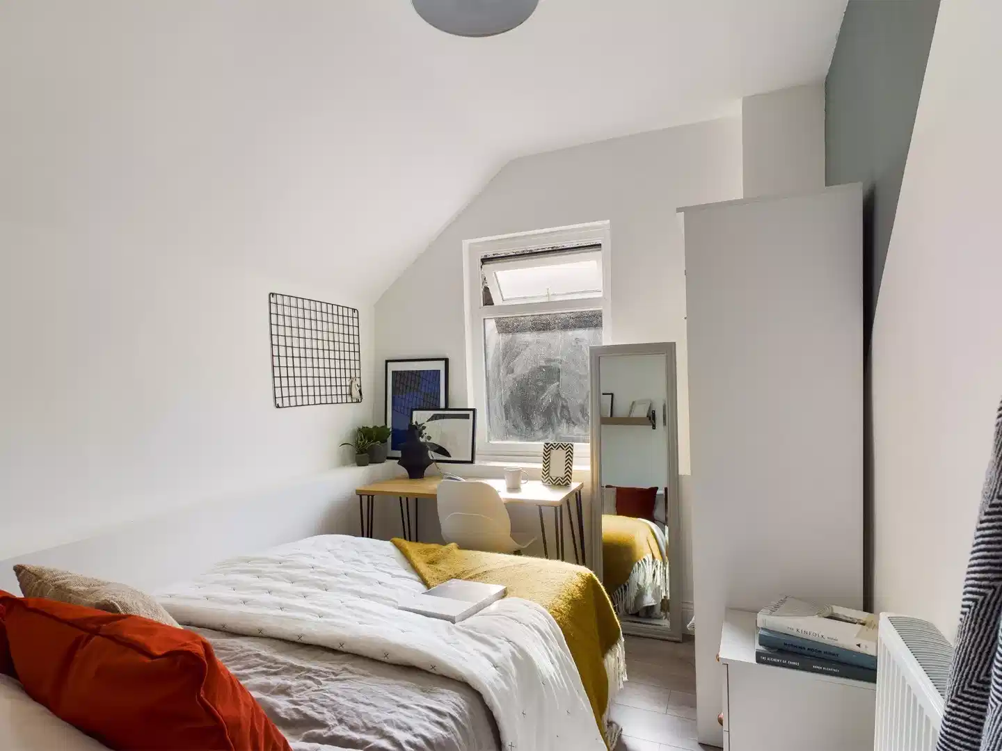 6 Bedroom House - Bedroom