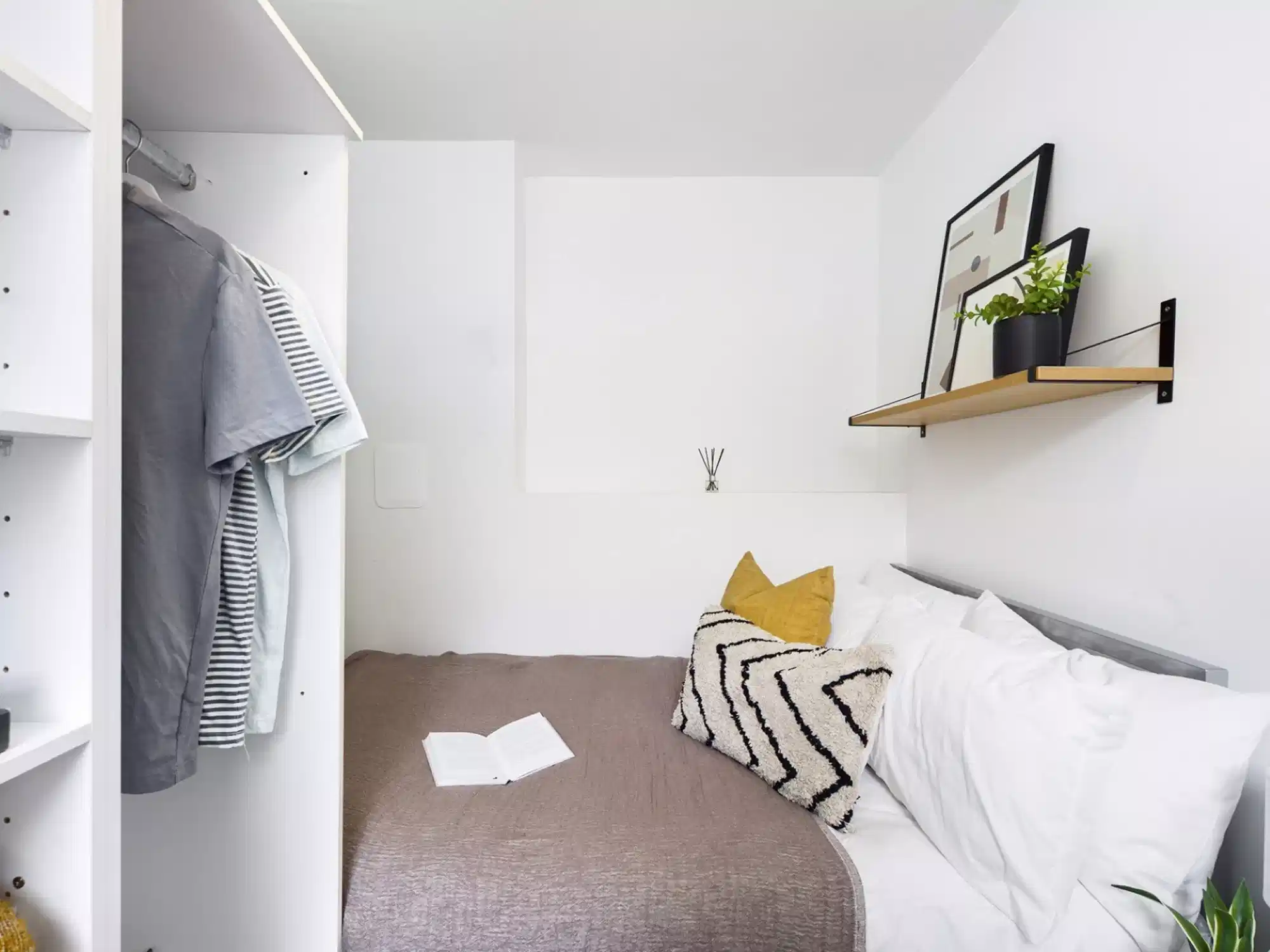 5 Bedroom House - Bedroom