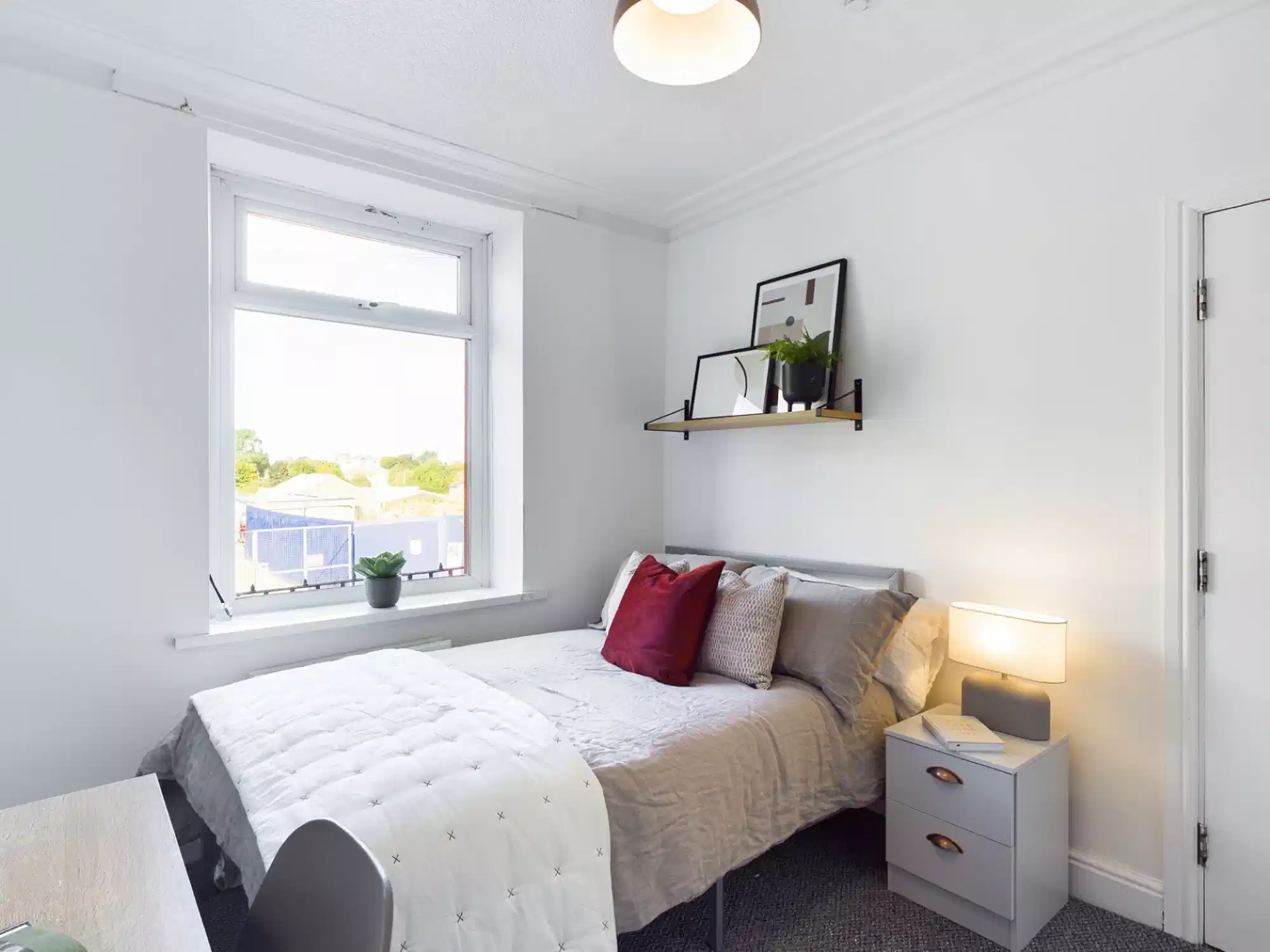 5 Bedroom House - Bedroom