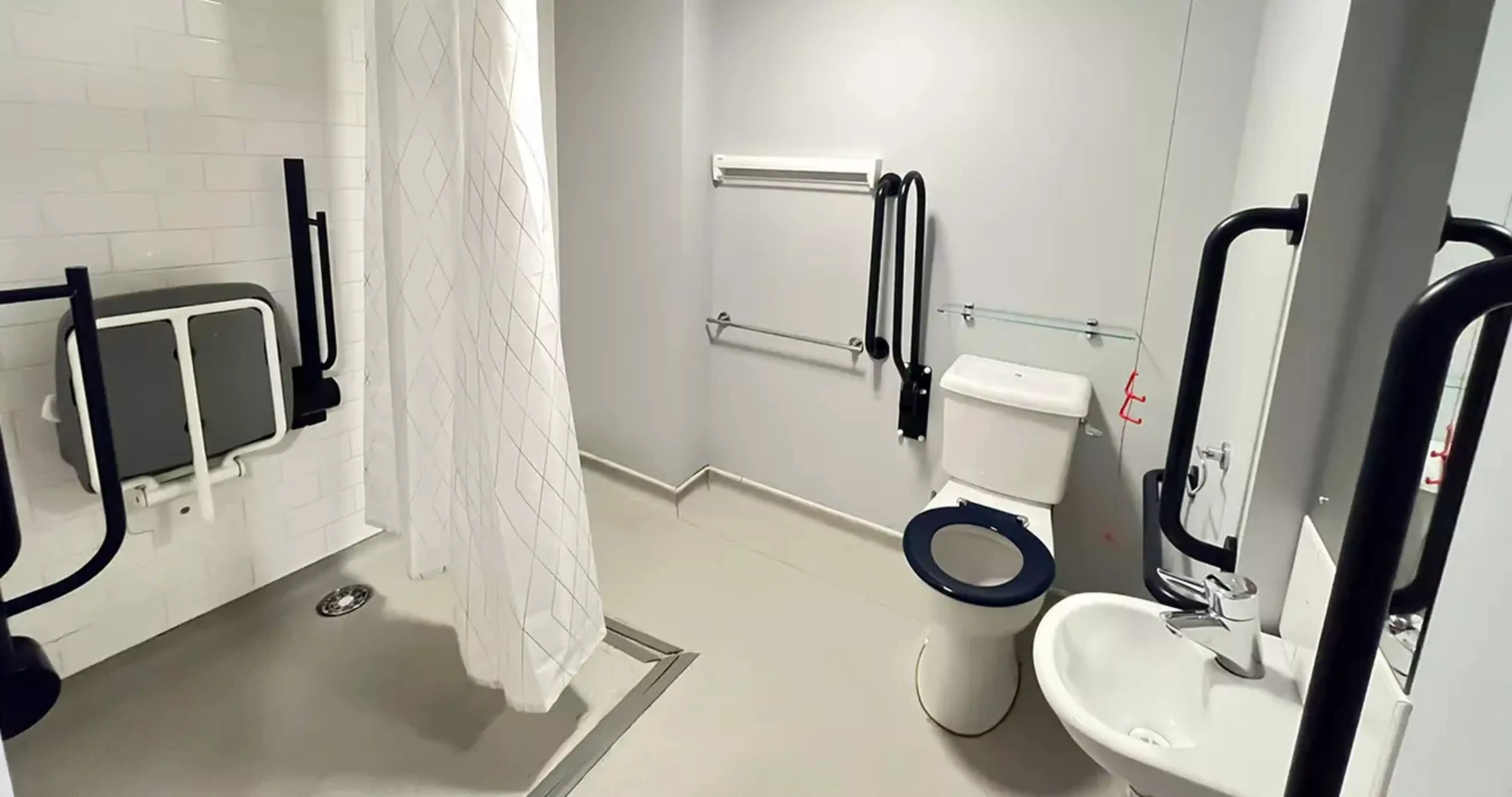 Ensuite with Wet Room - Bathroom