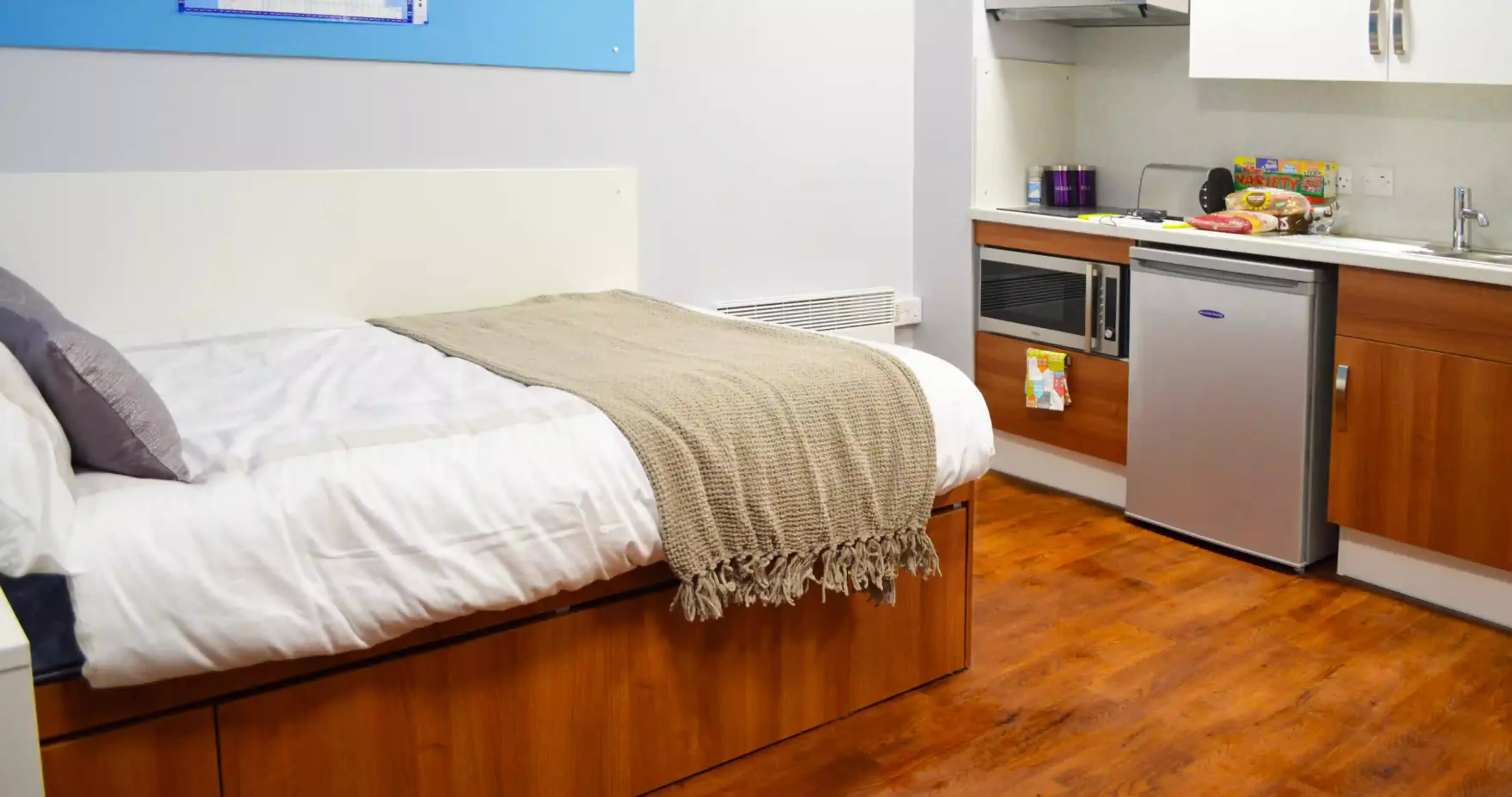 Studio with Wet Room - Bedroom
