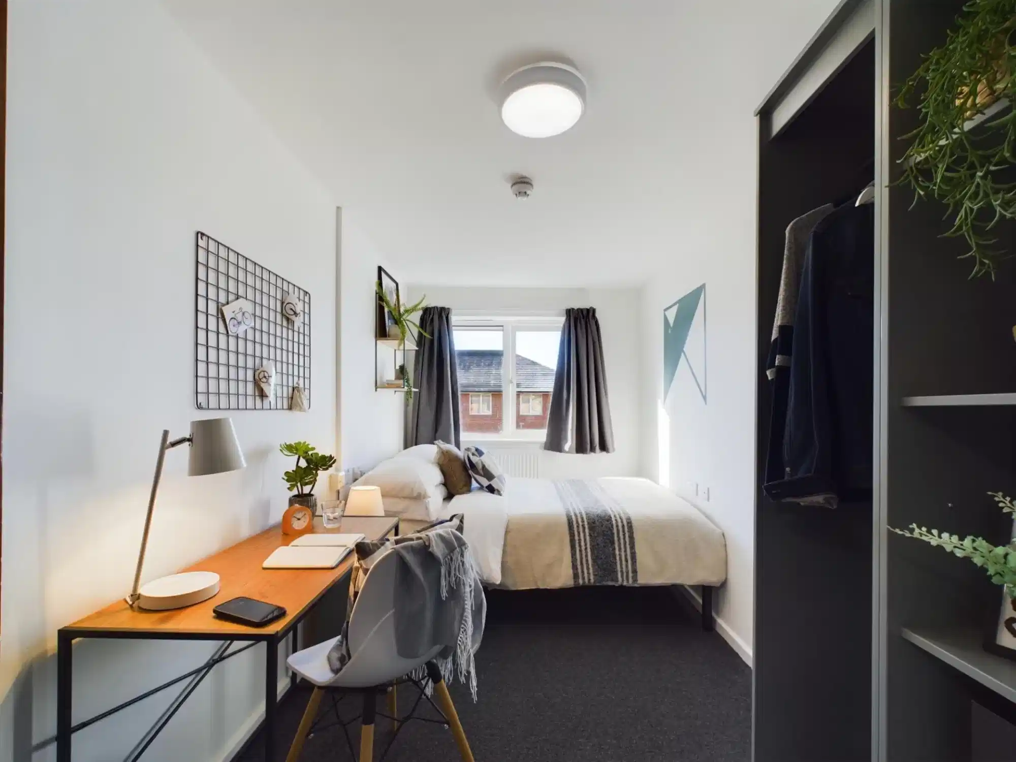 6 Bedroom House - Bedroom