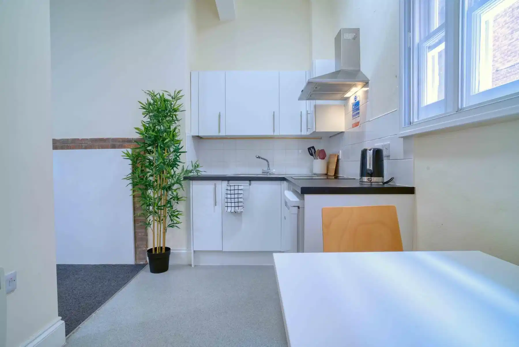 Large Studio - Kitchen